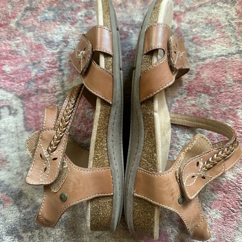 Earth Spirit Bria neutral sandal size 10 W Wide